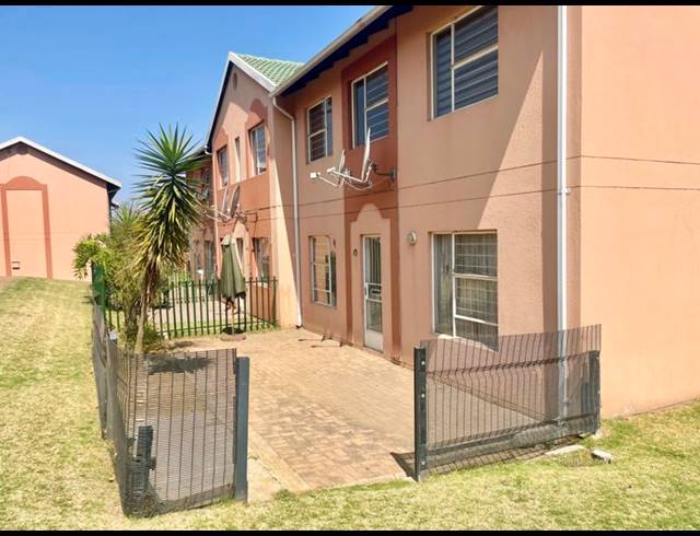 2 BEDROOM APARTMENT FOR SALE IN GERMISTON CENTRAL